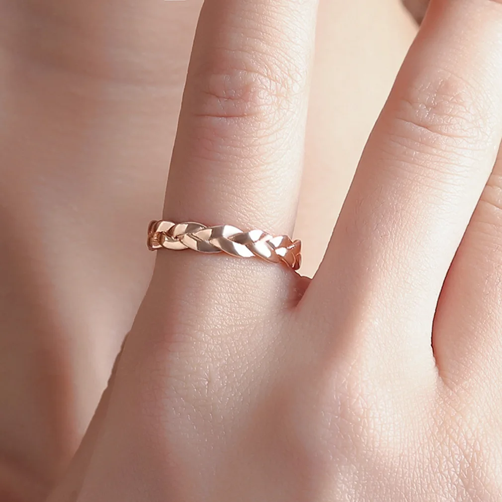 

Hot Sale Fashion Creative Closed Chain Ring Simple Retro Winding Twist Ring Women
