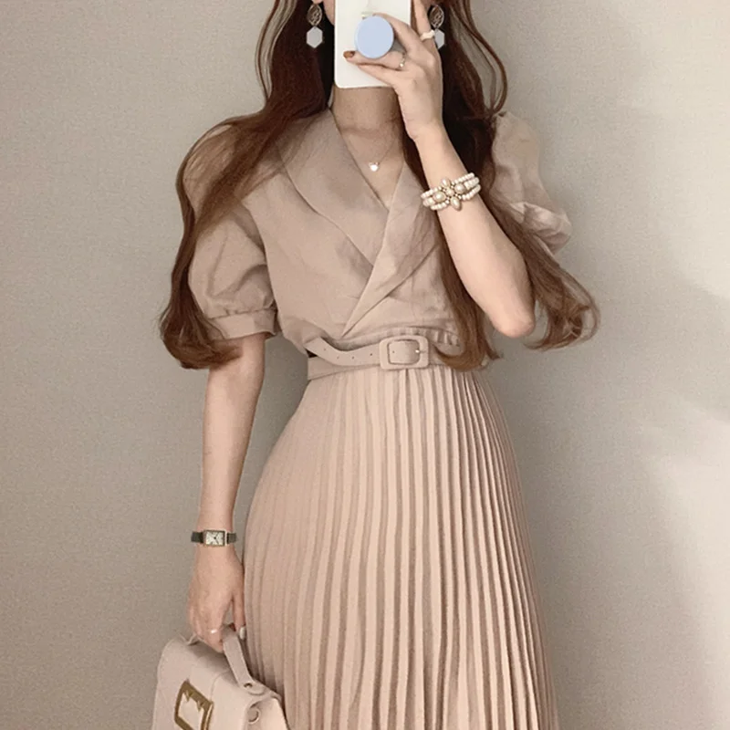 

Korean Chic Summer Dress French Dress Style Suit Collar Lace Up Waist Slim Foam Sleeve Pleated Dress with Belt 2021