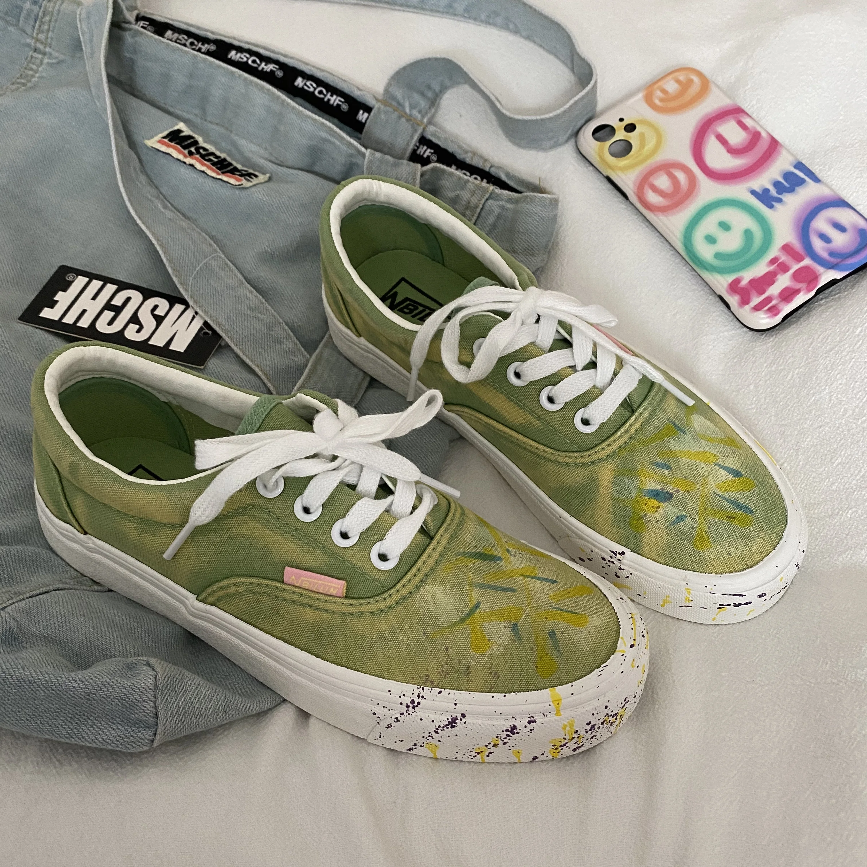 

Повседневная обувь в Корейском стиле на толстой подошве со шнуровкой и граффити; Новинка 2021 года; Сезон весна-осень; Женская парусиновая обу...