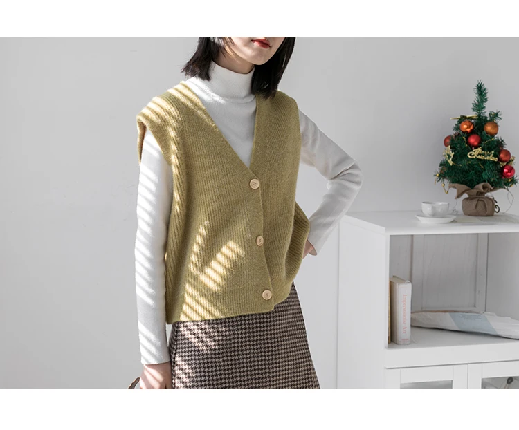 Женский трикотажный жилет повседневный однобортный без рукавов с v-образным