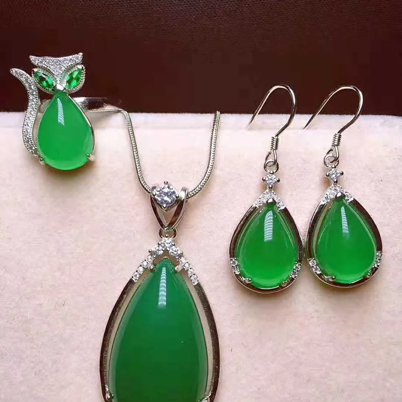 Комплект из кольца и сережек кулон с натуральным изумрудом зеленым агатом