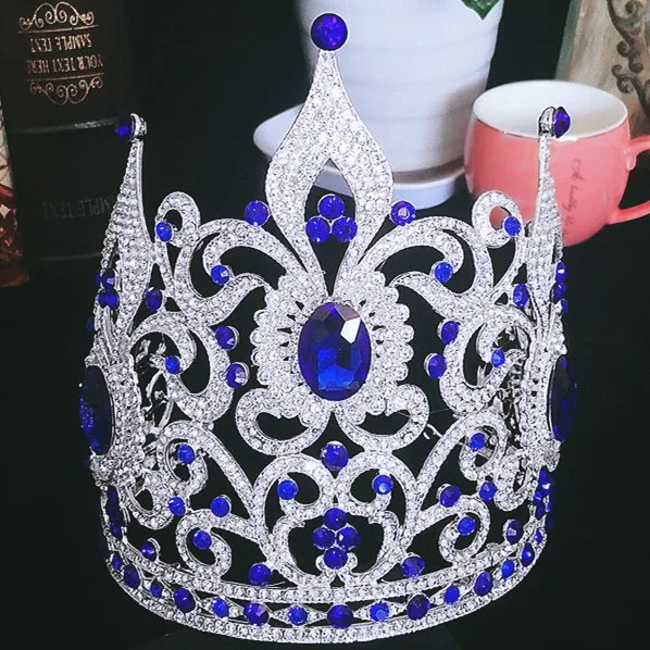 Большой и короны великолепные синего цвета с украшением в виде кристаллов Стразы