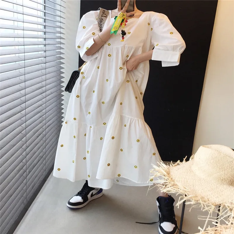 

Летнее женское свободное платье с вышивкой и круглым вырезом