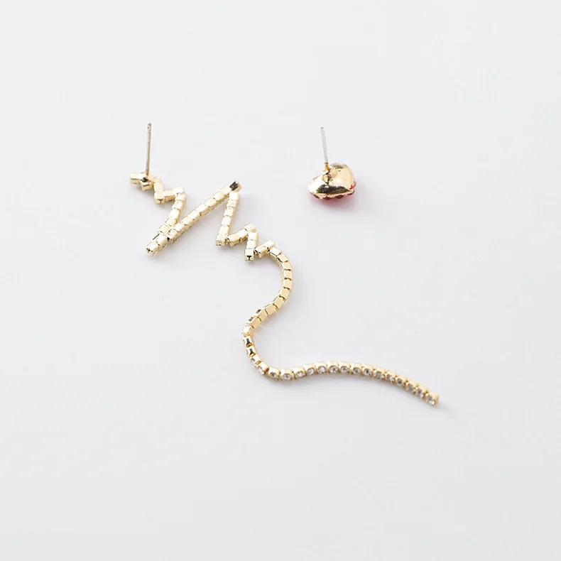 Серьги женские Асимметричные с сердечком и электрокардиограммой | Украшения