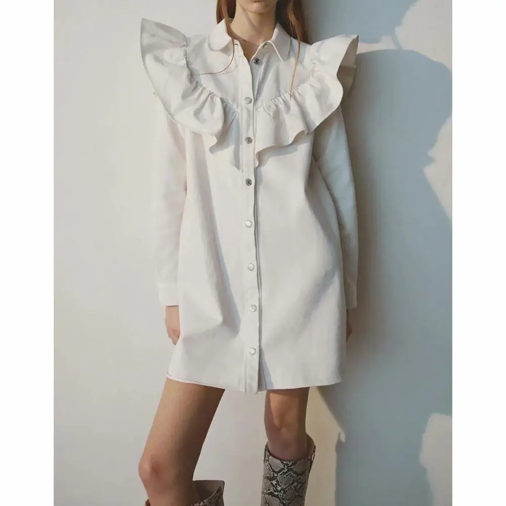 Женское платье с оборками белое воротником отворотом и длинными рукавами модные