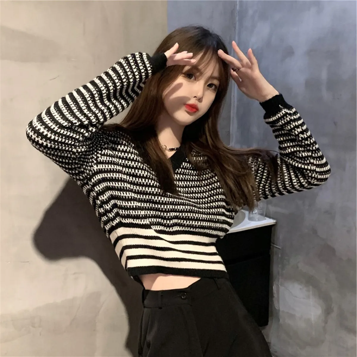 

2021 весна и осень мода новый корейский стиль темперамент v-образный вырез в западном стиле с капюшоном короткий свитер с длинным рукавом Топ ...