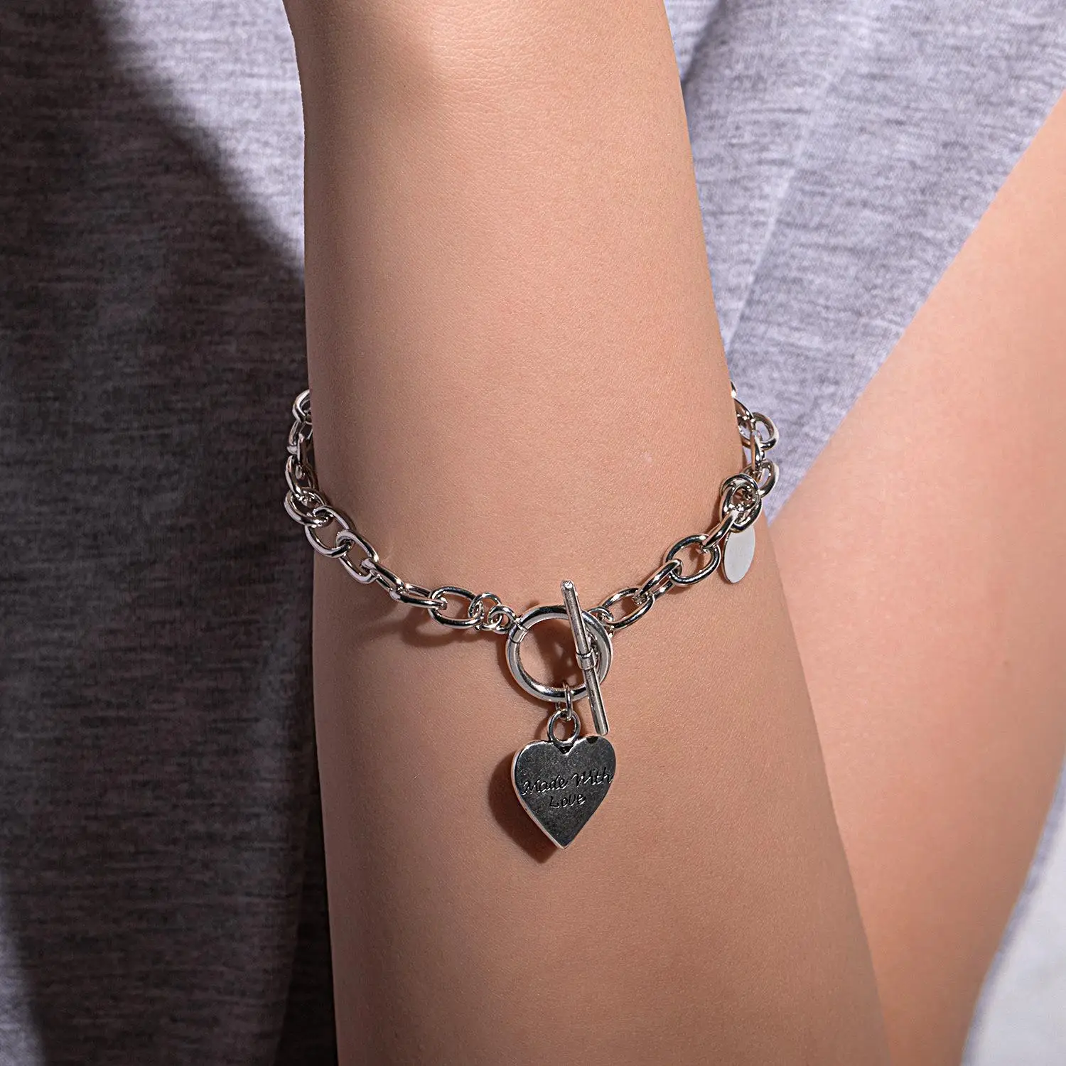 

Trendy Heart Shaped Letter Pendant Bracelet Silver Simple Design Metal Disc OT Buckle Chain Ladies Accessories Couple Jewelry