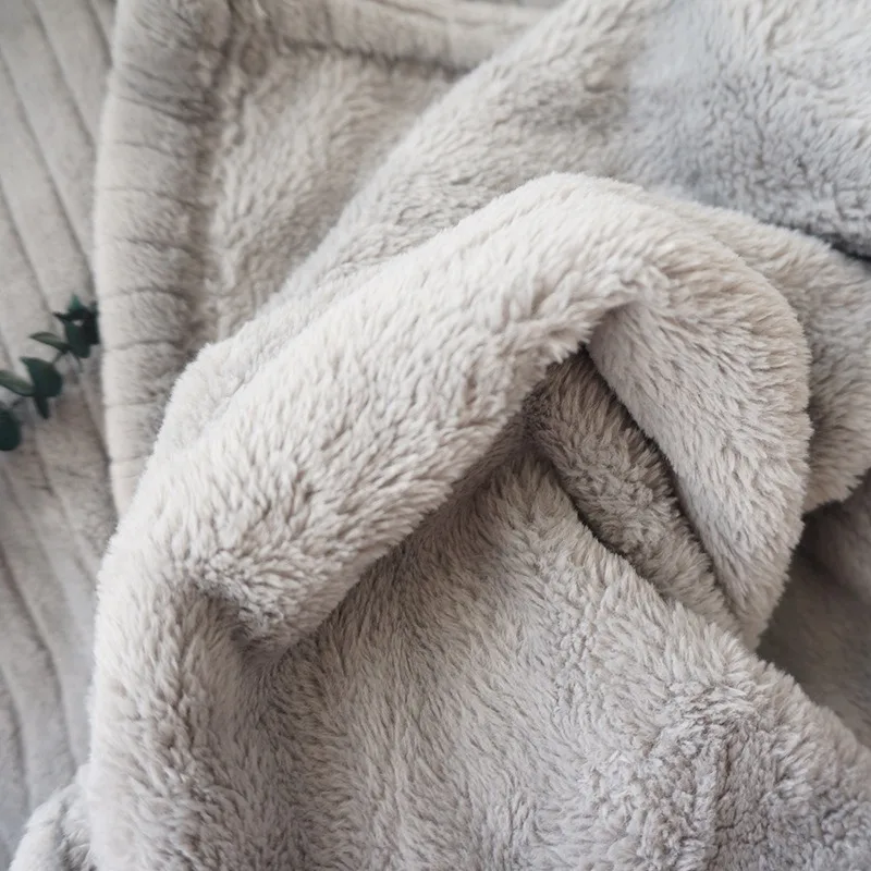 Фланелевое мини одеяло 70*110 см утолщенное колено для офиса отдыха в гостиной