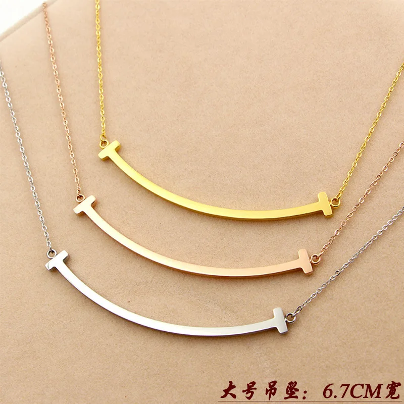 

2021Japan and South Korea Necklace Fashion Trend Women's Banquet Gift Smile Titanium Steel Glossy Smiley Pendant Clavicle Chain
