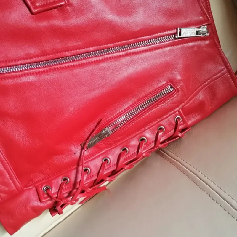 Женская мини юбка TWOTWINSTYLE черная из искусственной кожи с карманами на молнии и