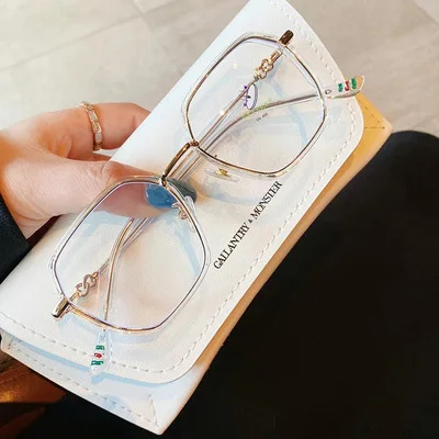 

Korean version of square anti-Blu-ray glasses for men and women can be equipped with myopia glasses without degrees