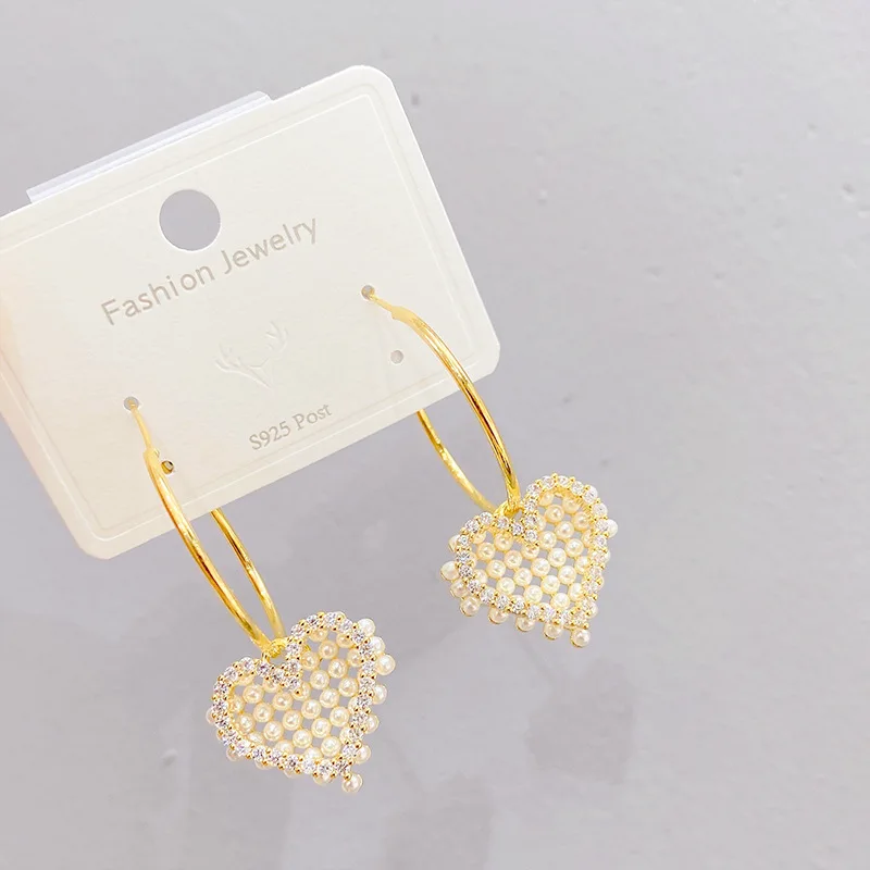 

Hot Sale Exquisite CZ Elegant Heart Stud EarringsUnique Delicate Earrings
