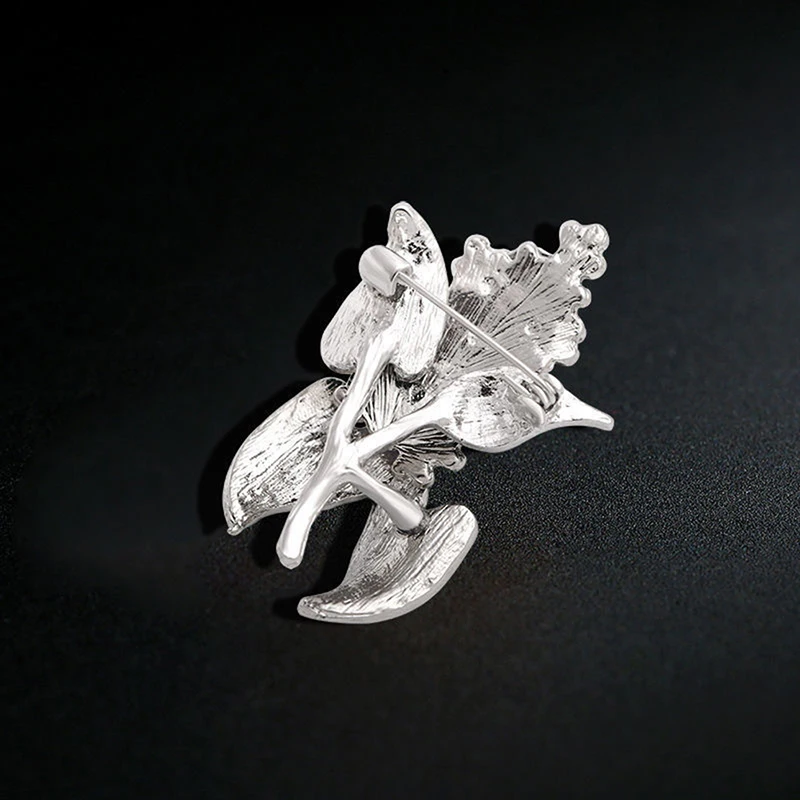 1 шт. эмалированные броши в виде сиреневого цветка Красивая весенняя женская