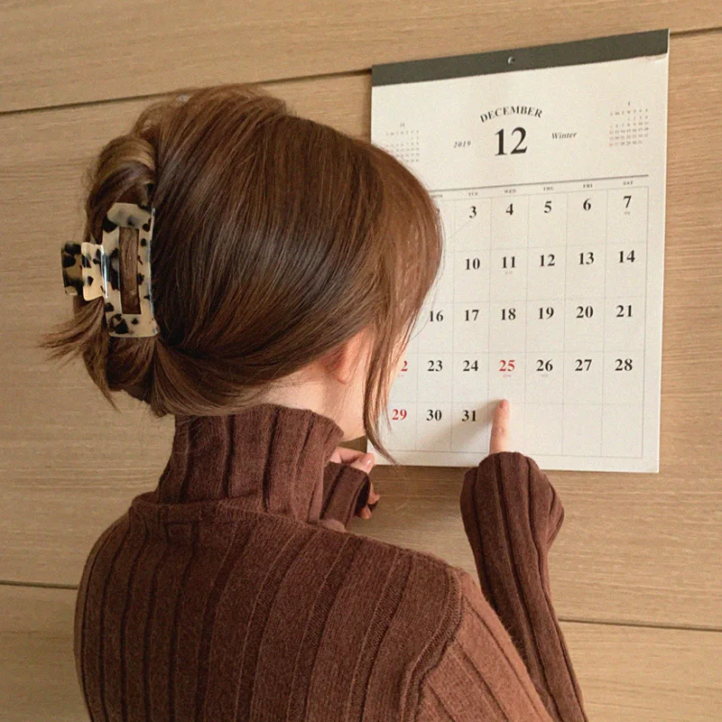 

HUANZHI 2020 New Hyperbole Big Pearls Acrylic Hair Claw Clips Big Size Makeup Hair Styling Barrettes for Women Hair Accessories