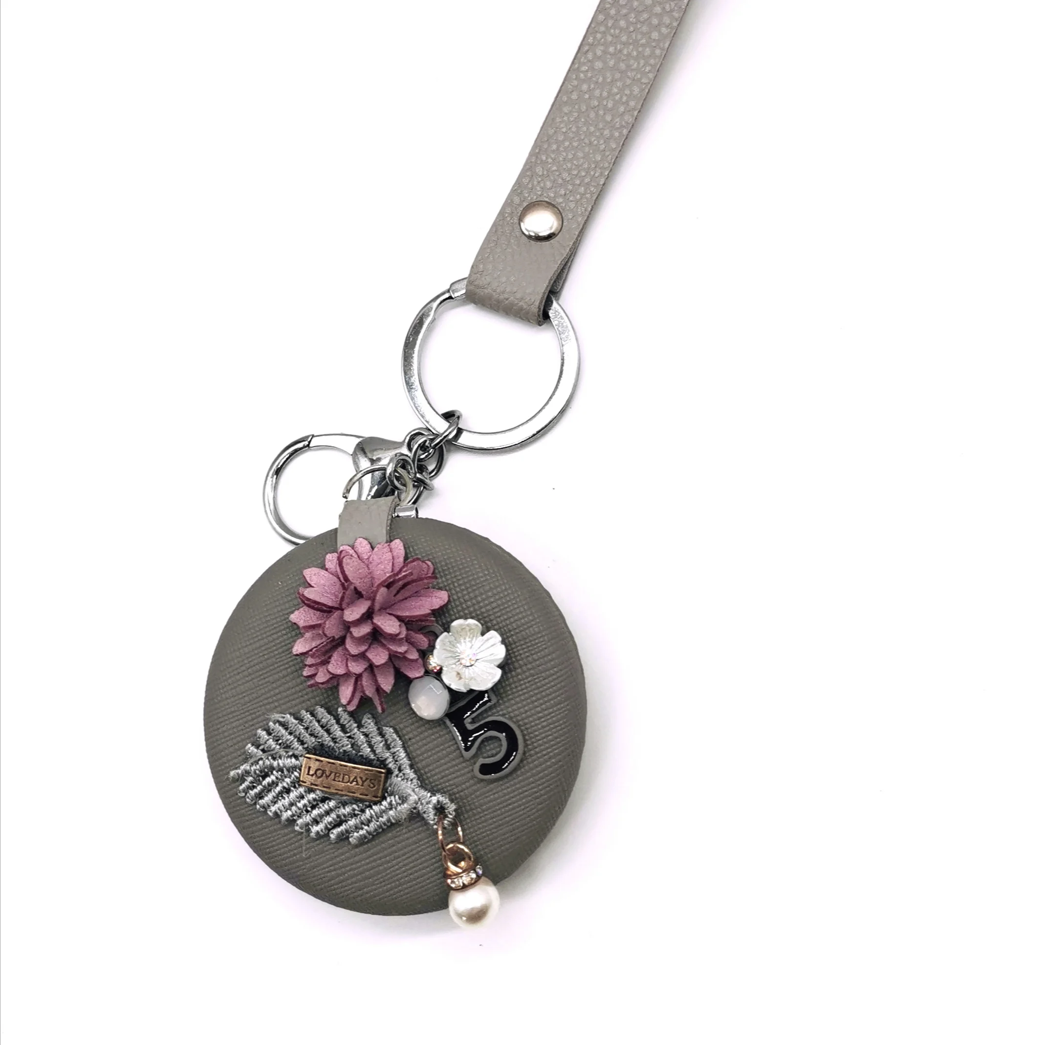 

Top Grade Luxury No. 5 Portable Mirror Key Chain Pu Cosmetic Mirror Small Gift Key Chain Accessories For Children And Women