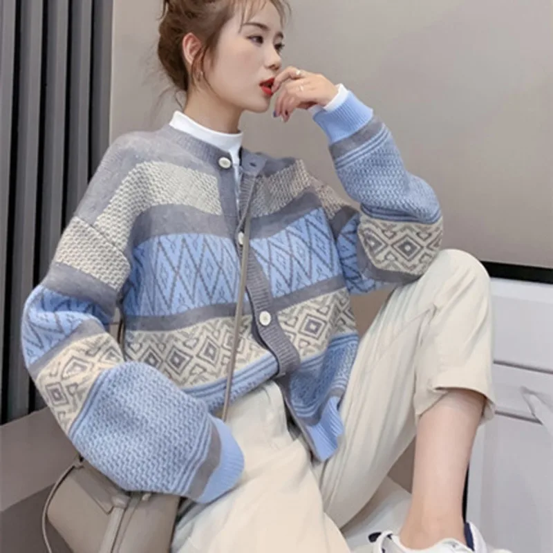 Женский свитер с круглым вырезом коричневый кардиган на пуговицах длинными