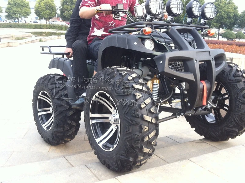 Взрослые подростки, играющие в гонки, mtb мотоциклы, газовый двигатель, велосипед, автомобиль, велосипед, бензиновый квадроцикл, спортивный Квадроцикл с запасной шиной