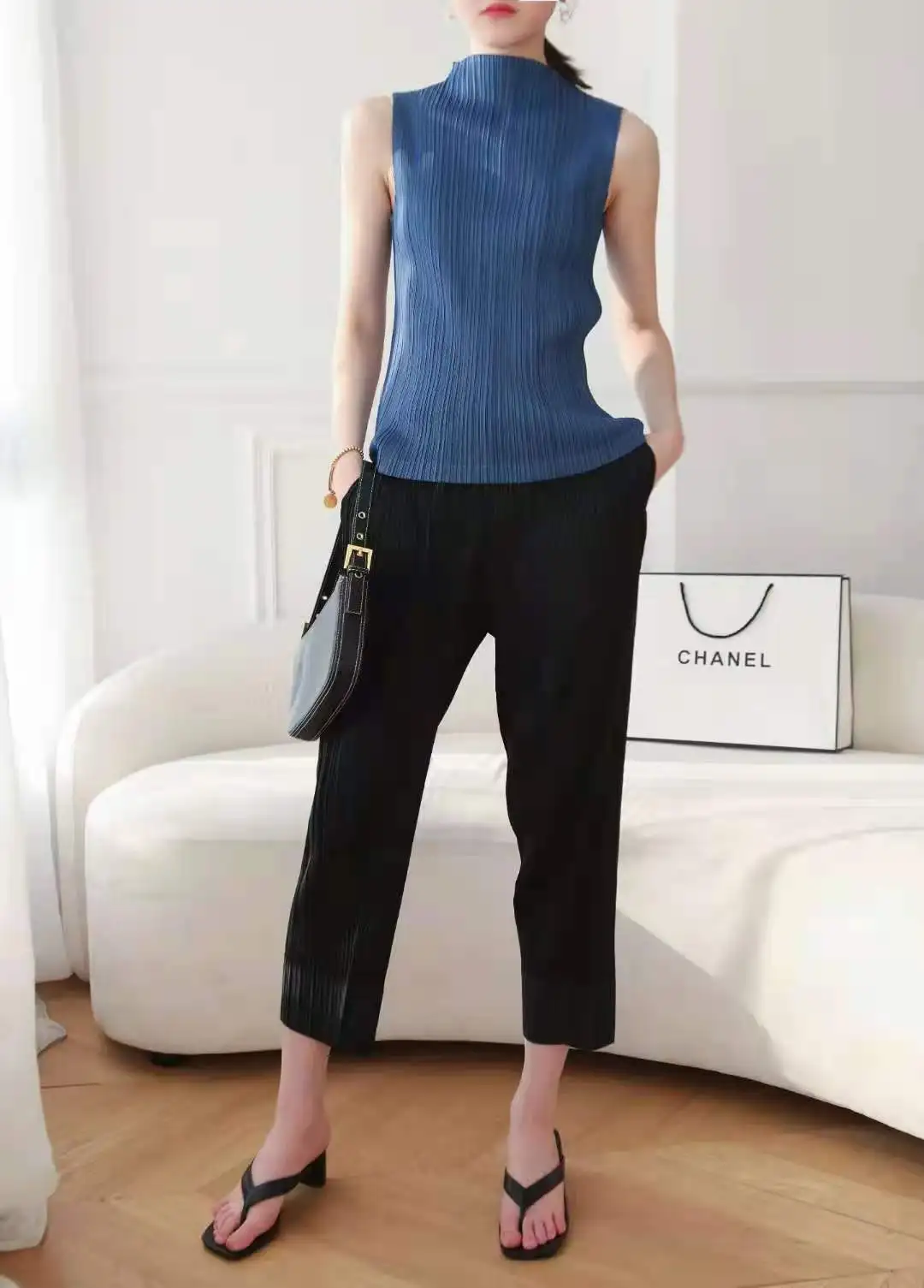 

2021 New Summer Miyak Pleated Women's Gradient T-shirt Fashion design Personality Tide Brand horns sleeves was thin shirt