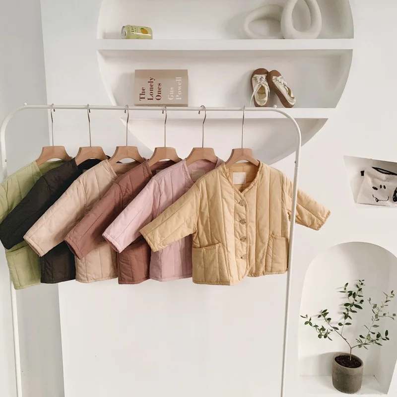 Куртка детская зимняя однобортная с круглым вырезом и длинным рукавом на возраст