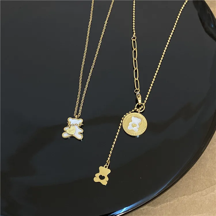 

Stainless Steel Titanium Steel Necklace White Fritillary Bear Necklace Design Clavicle Chain