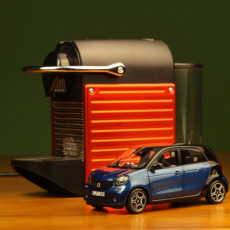 

NOREV Original Factory 118 Benz SMART Smart Car Elf Forfour Alloy Simulation Car Model All Doors Can Be Opened