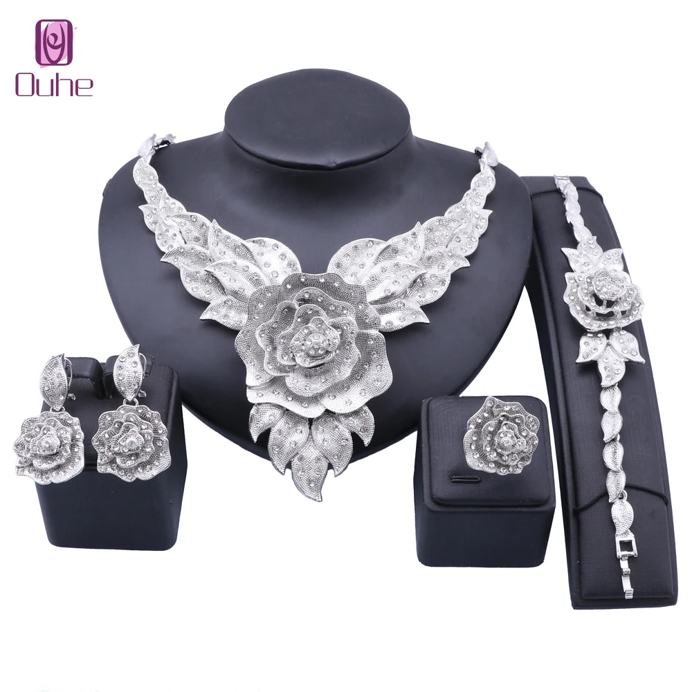 

Женский ювелирный комплект из кольца и браслета