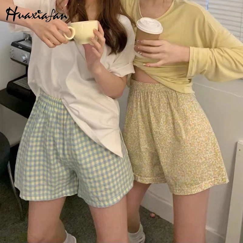 

Huaxiafan Casual Shorts Pure Cotton Women Summer Bottom Plaid Flower Print Loose Elastic Waist Home Shorts Female 2021 Clothes