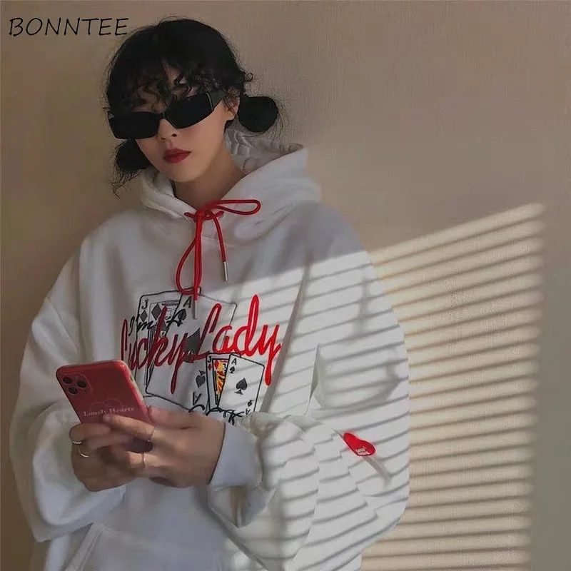 

Свитшот женский осенний утепленный, с вышивкой и капюшоном