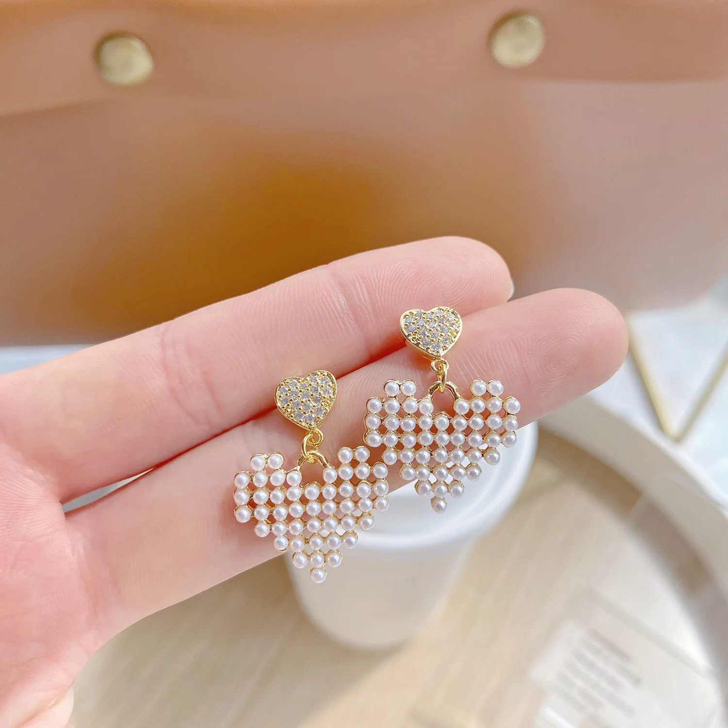 

Ins Hot Sale 14K Real Gold Love Micro-inlaid Zircon Pearls Sparkling Temperament Cubic Zircon ZC Stud Earrings for Women