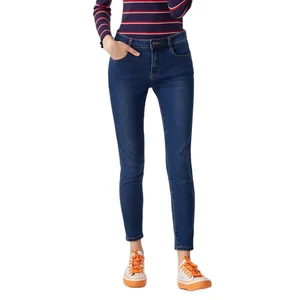 Женские облегающие джинсы с эффектом потертости