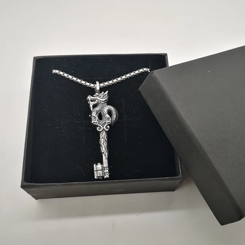 Винтажное ожерелье серебряного цвета с кулоном в виде ключа таинственного