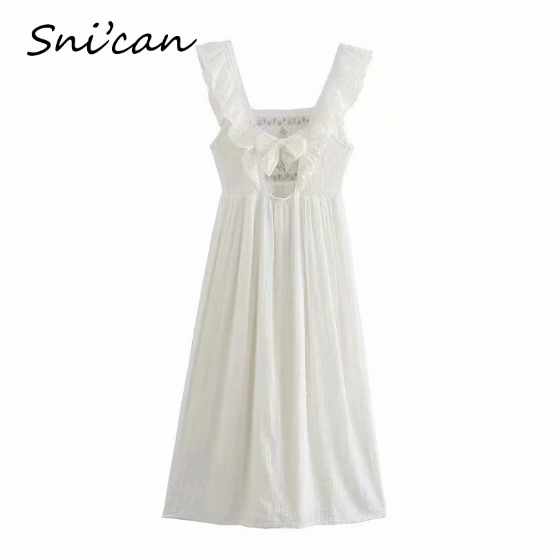 Женское винтажное платье на бретелях-спагетти белое мини с цветочной вышивкой