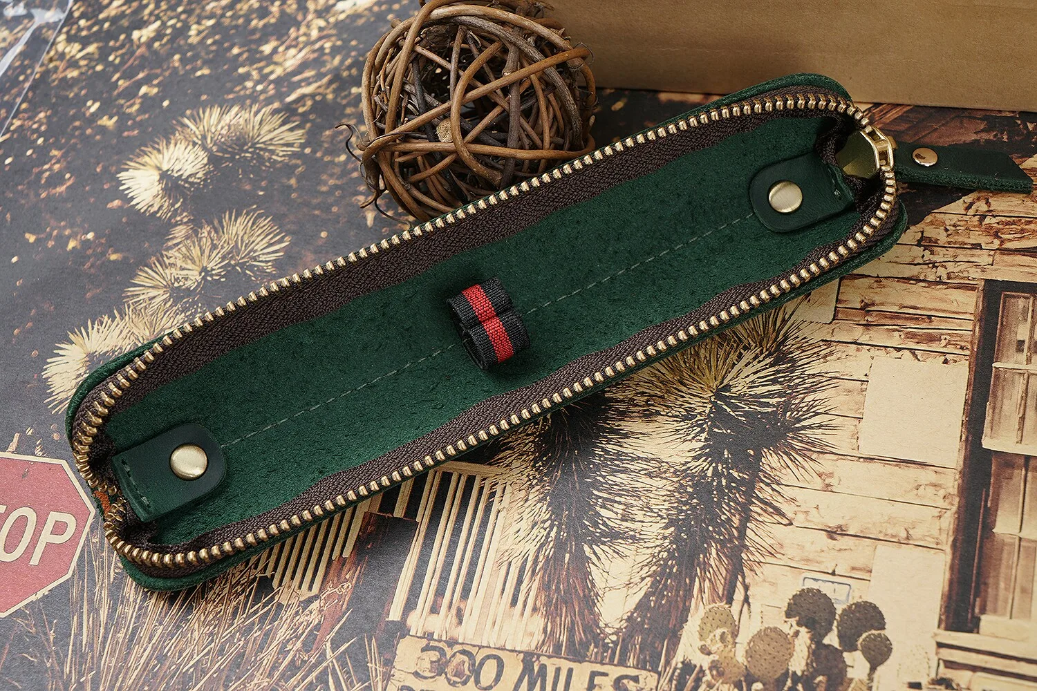 Genuine Leather Zipper Pen Bag Mini Small Pencil Case Apple Electronic Writing Pen Protective Sheath Creative Vintage Style