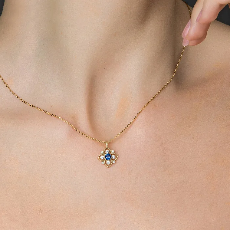 

New European and American Hollow High-grade Inlaid Round Blue Zircon Pendant Female Clavicle Chain Necklace