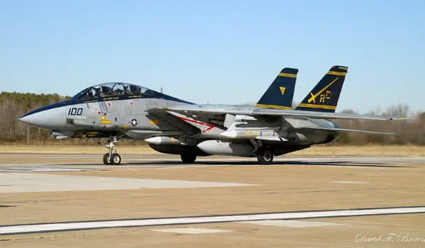 VF-32 мечей remove Before Flight брелоки с вышивкой Мужская Авиации Теги ключ-брелок