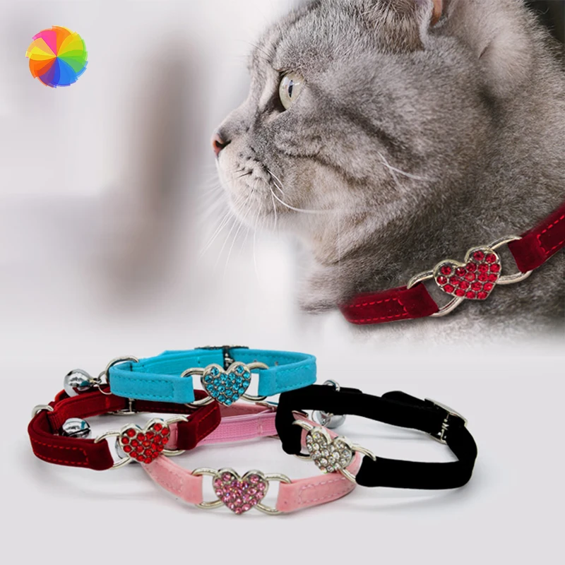 

2021NEW Fashion Cat Stretch Pet Necklacce Bell Heart-Shaped Velvet Dog Collar Cute Peach Heart Flocking Bell Cats Dogs Collar
