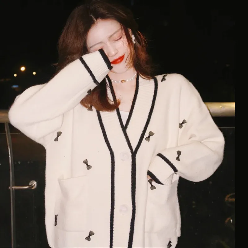 

V-neck white sweater coat women's autumn and winter 2021 new lazy style loose and versatile thin knitted cardigan top
