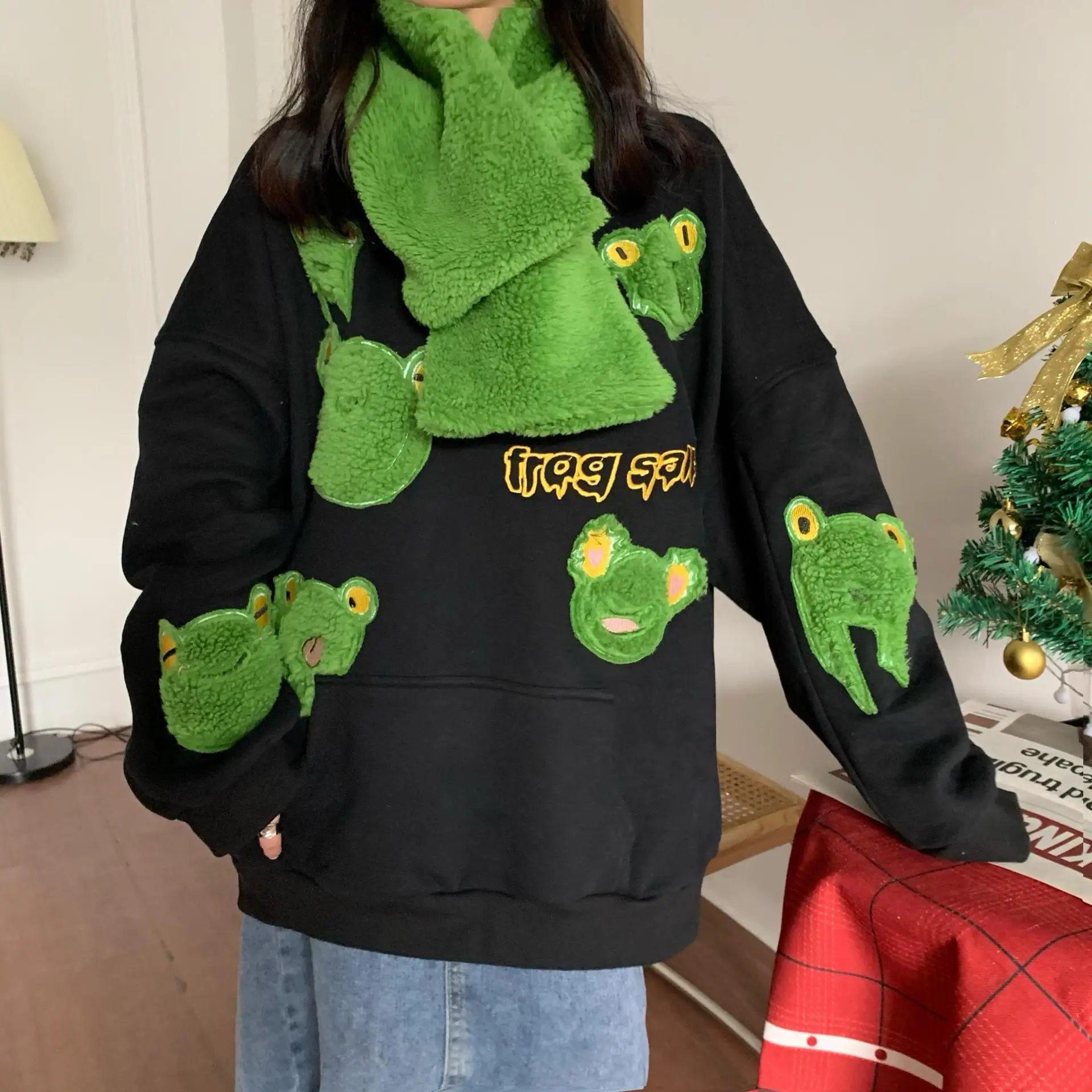 

Autumn Winter New Frog Sweatshirt O-neck with Scarf Loose Harajuku Korean Long-sleeved Lazy Frog Kawaii Fashion Black Pullovers