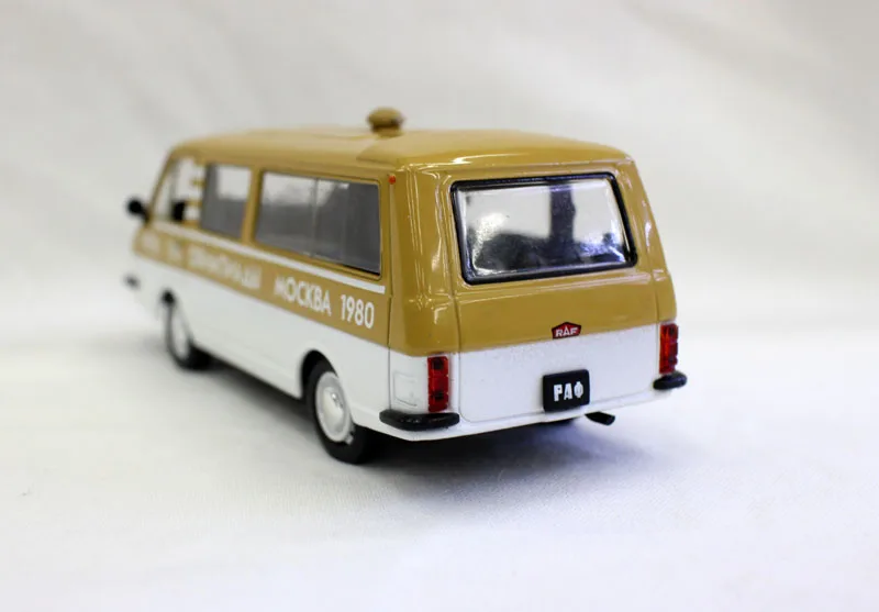 Коллекционная модель автомобиля из сплава 1:43 RAF2203 латышский Ностальгический