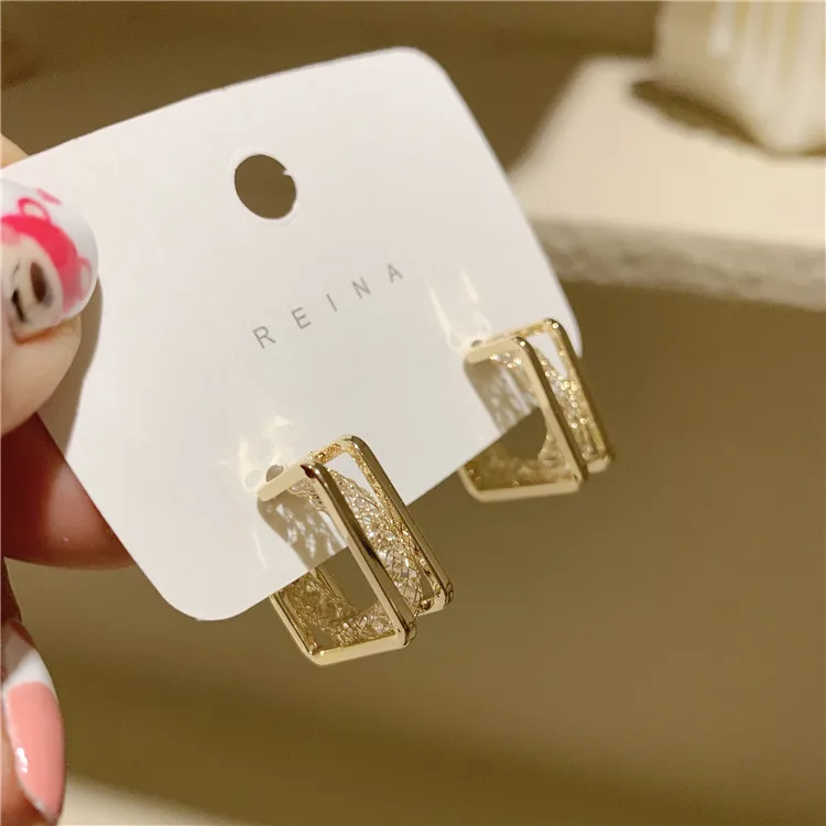 

2021 New Arrival Fashion Contracted Sweet Trendy Geometric Metal Women Dangle Earrings Elegant Temperament Hollow Modelling
