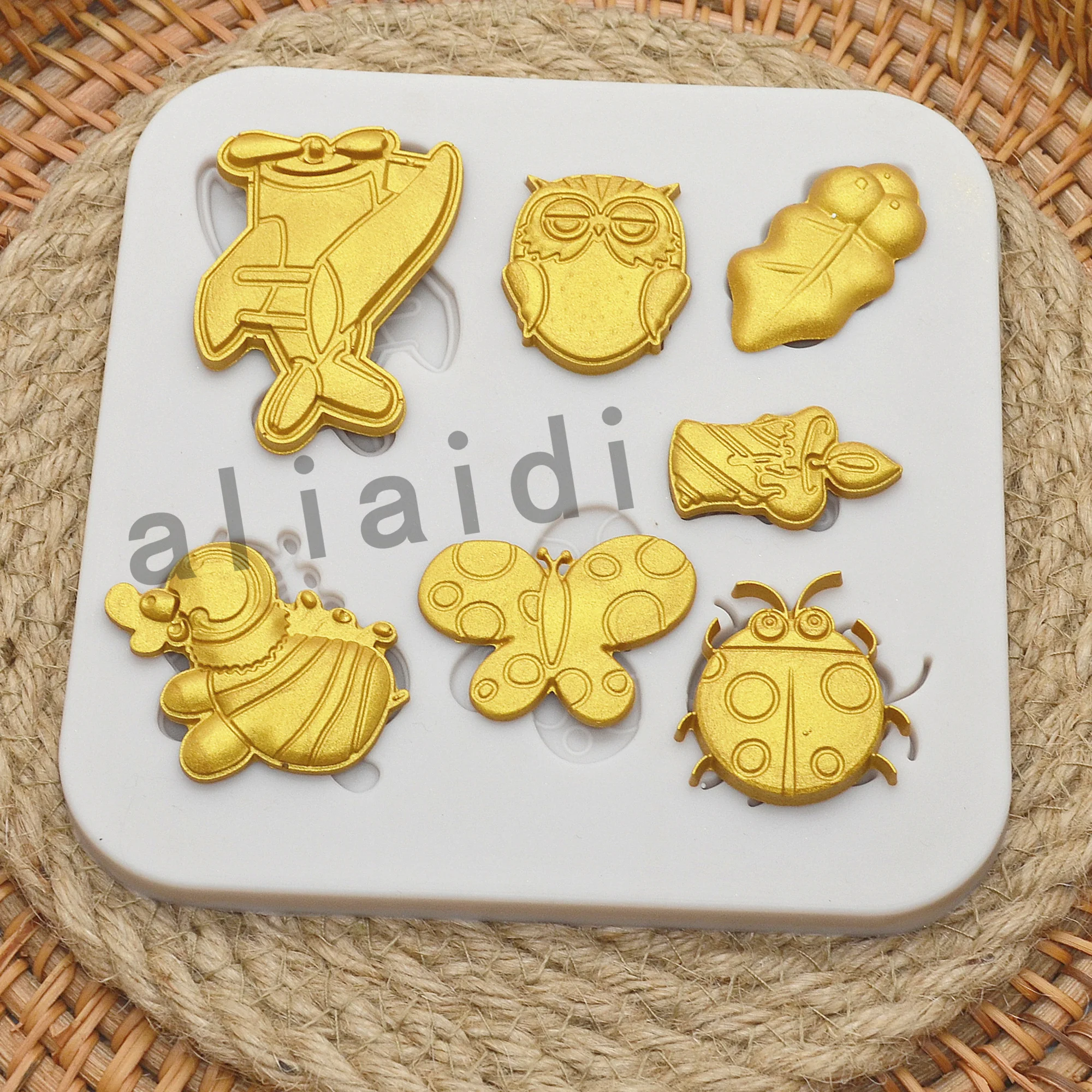 

Bee Butterfly Silicone Mold Resin Kitchen Baking Tools Dessert Cake Lace Decoration Chocolate Candy Pastry Fondant Moulds X154