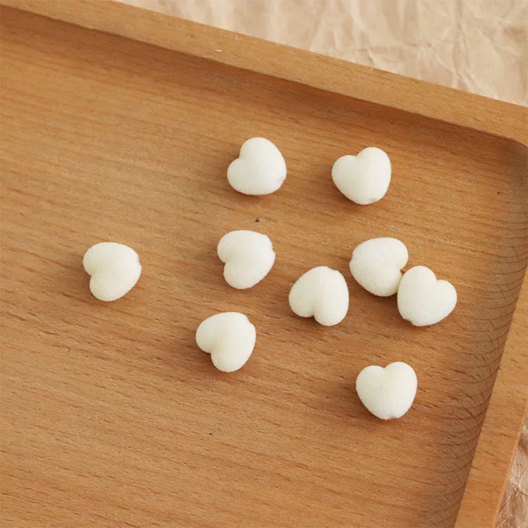 10 шт. бежевые акриловые флокированные круглые бусины-бабочки в форме сердца для