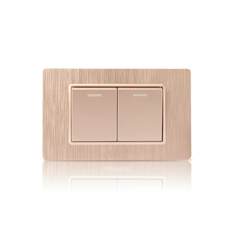 Настенный выключатель с матовой фиолетовой панелью две открытые розетки двойным