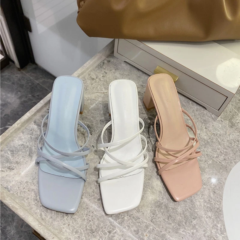 Женские босоножки с квадратным носком розовые белые синие шлепанцы на высоком