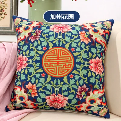 Наволочка в стиле бохо ретро с абстрактным геометрическим орнаментом