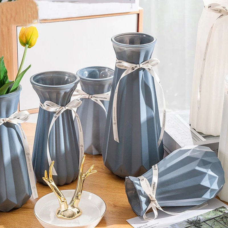 Ваза из искусственного фарфора с вертикальными краями | Дом и сад