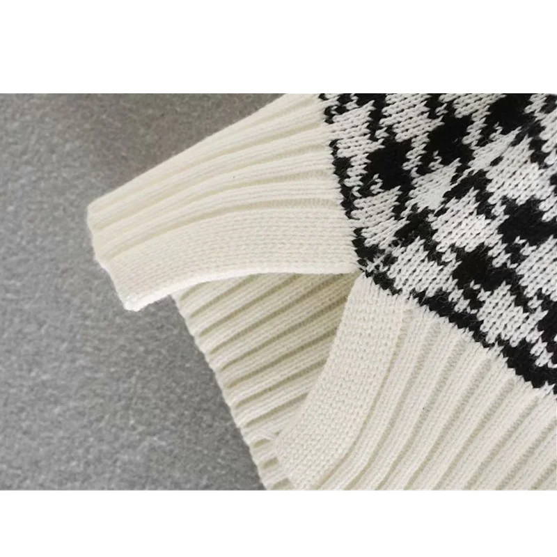 

2021 New Loose Oversized Knitted Sweater Vest Women Casual V-neck Plaid Sleeveless Sweaters Women Chic Tops