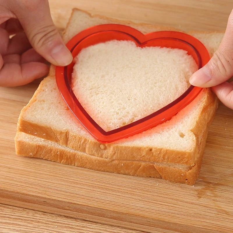 

Geometric Sandwich Cutter and Sealer Set Food-Grade PP Durable Convenient Portable Easy Operation for Children