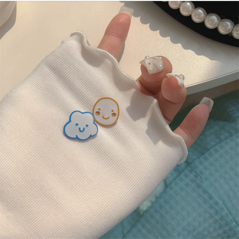 Женские акриловые асимметричные серьги-гвоздики AOMU простые белые Асимметричные