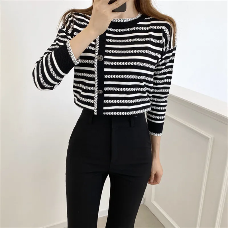 

Neophil 2021 осень-зима женский свитер с О-образным вырезом в полоску пуловеры с кнопками свитер с воротником длинным рукавом Трикотажный элеган...